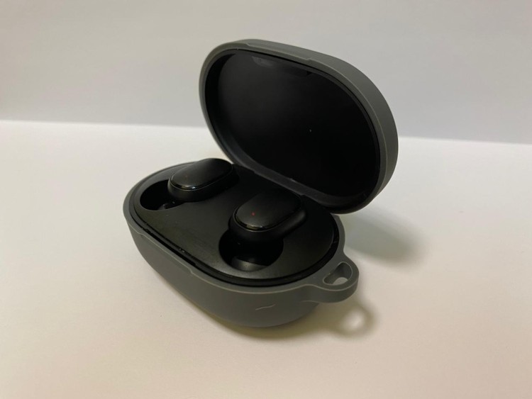 Силиконовый чехол для беспроводных наушников Xiaomi AirDots/Redmi AirDots (Grey) Серый